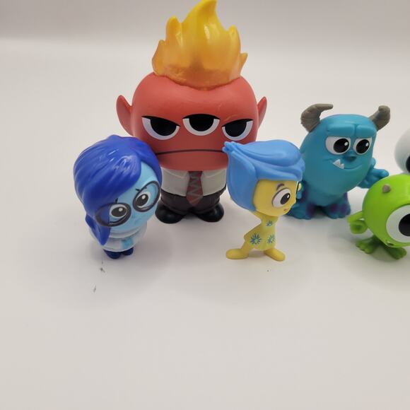 2020 Disney Pixar Minis 9 Character Toy lot-Sully, Mike, Nemo, Dory, WallE, Joy - Picture 7 of 9